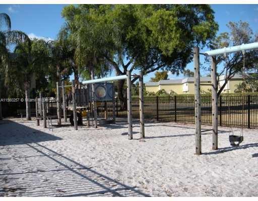 TOWNHOMES OF PLANTATION - Residential Lease