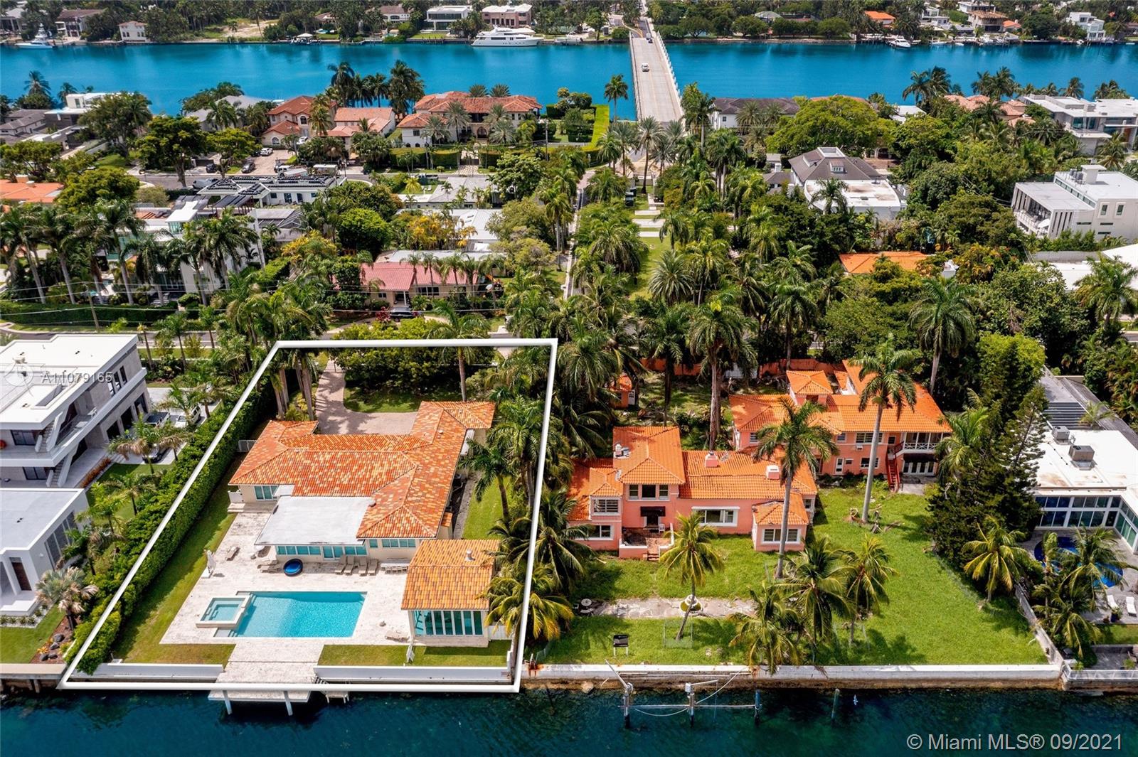 HIBISCUS ISLAND - Land