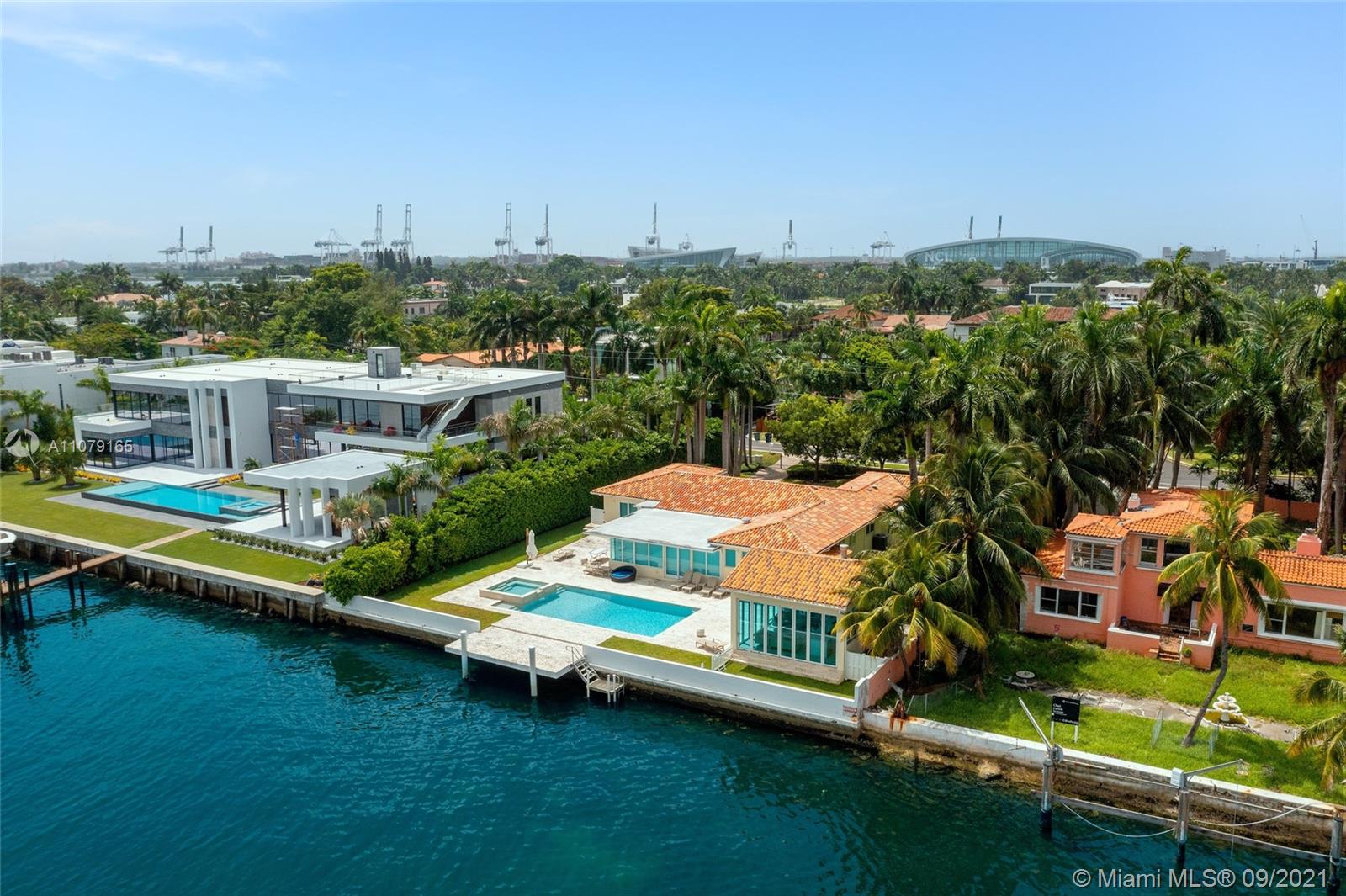 HIBISCUS ISLAND - Land