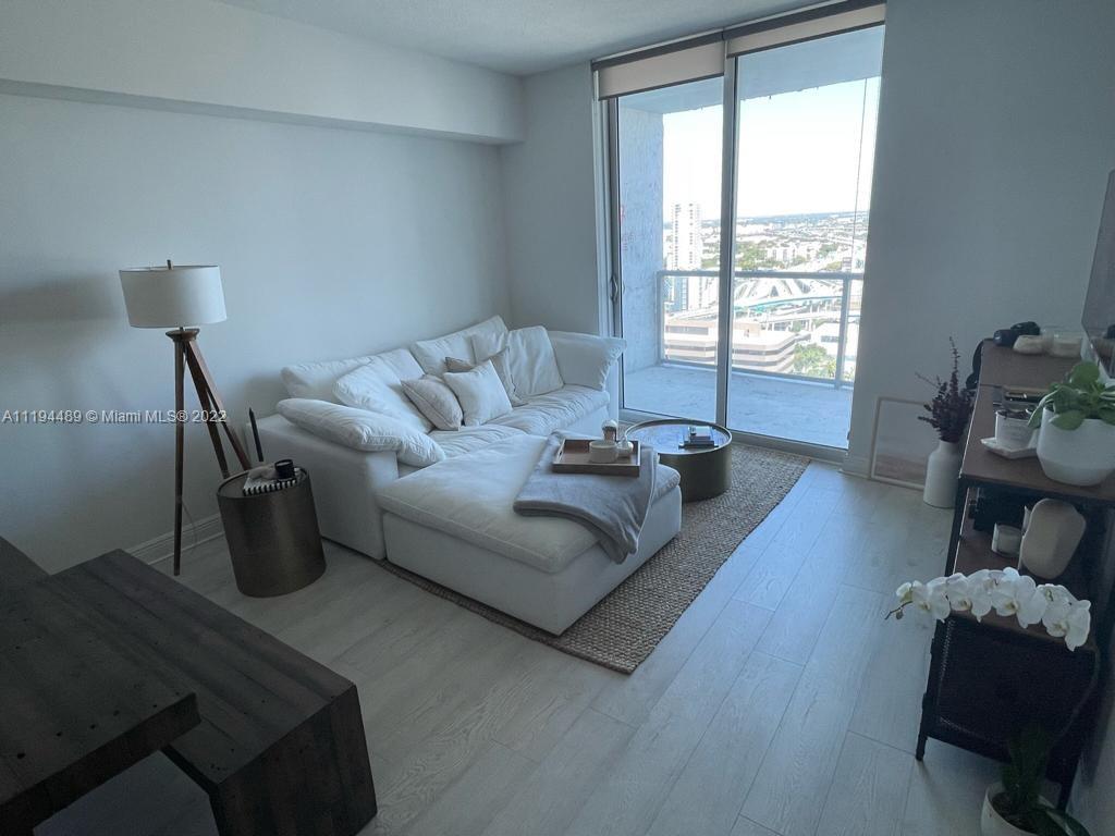 LATITUDE ON THE RIVER - Residential