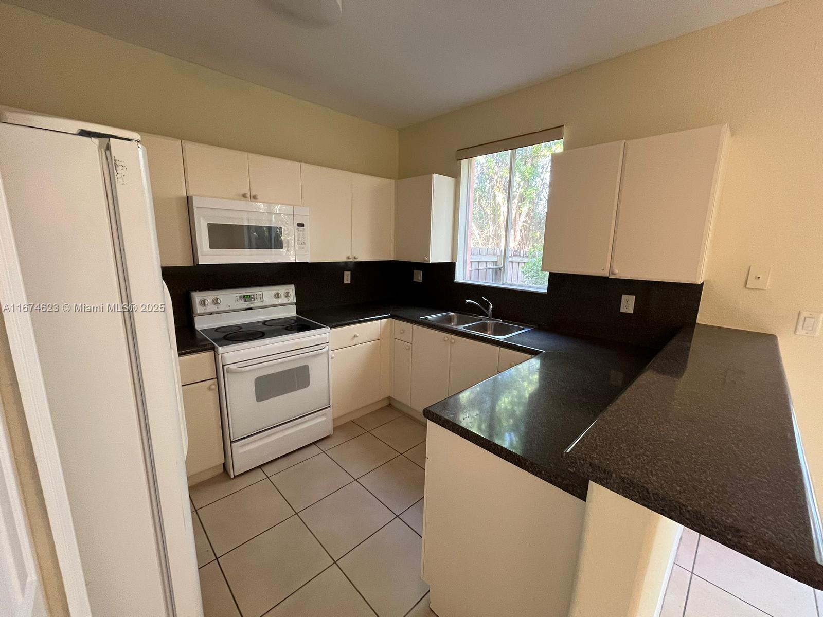 SHOMA TOWNHOMES AT KEYSCO - Residential Lease