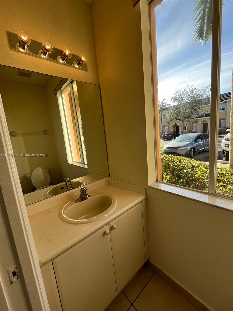 SHOMA TOWNHOMES AT KEYSCO - Residential Lease