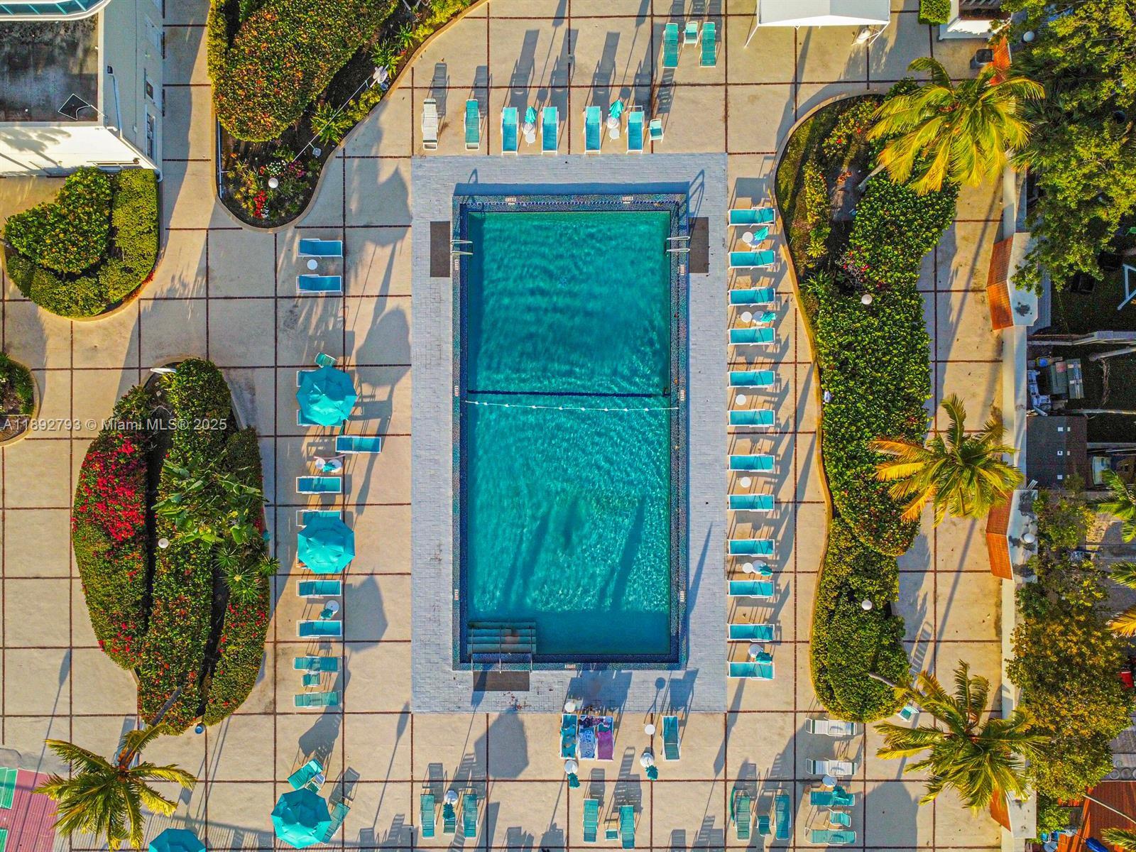 HALLMARK OF HOLLYWOOD CON - Residential