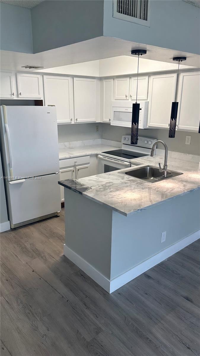 CLEAR LAKE CLUB CONDO - Residential Lease