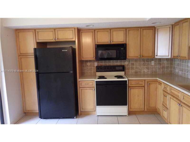 TOTALLY REMODELED , LASRGES MODEL OFFERED IN HORIZONS (EAST), 3/2, RECENTLY PAINTED AND IN MOVE IN CONDITION, 3RD BEDROOM IS A TRUE BEDROOM WITH CLOSET, 1ST FLOOR OVERLOOKING TENNIS COURTS, SOUTH/EAST EXPOSURE SO THAT Y OU CAN ENJOY YOUR SCREENED BALCONY WITH STORASGE CLOSET, REMODELED KITCHEN AND BATHROOMS,  COMMUNITY OFFERS:  (3) POOLS, (4) TENNIS COURTS, 24 HOUR GIAR AT GATE PLUS ROVING GUARD, BEAUTIFUL CLUNHOUSE WITH GYM, ON-SITE MANAGER, PLENTY OF GUEST PARKING, INDIAN HAMMOCKS PARK ACROSS FROM COMMUNITY, CLOSE TO SHOPS, BUSES, FIU AND MIAMI DADE COMMUNITY COLLEGE, PUBLIX, SHOPPING CENTERS AND MORE