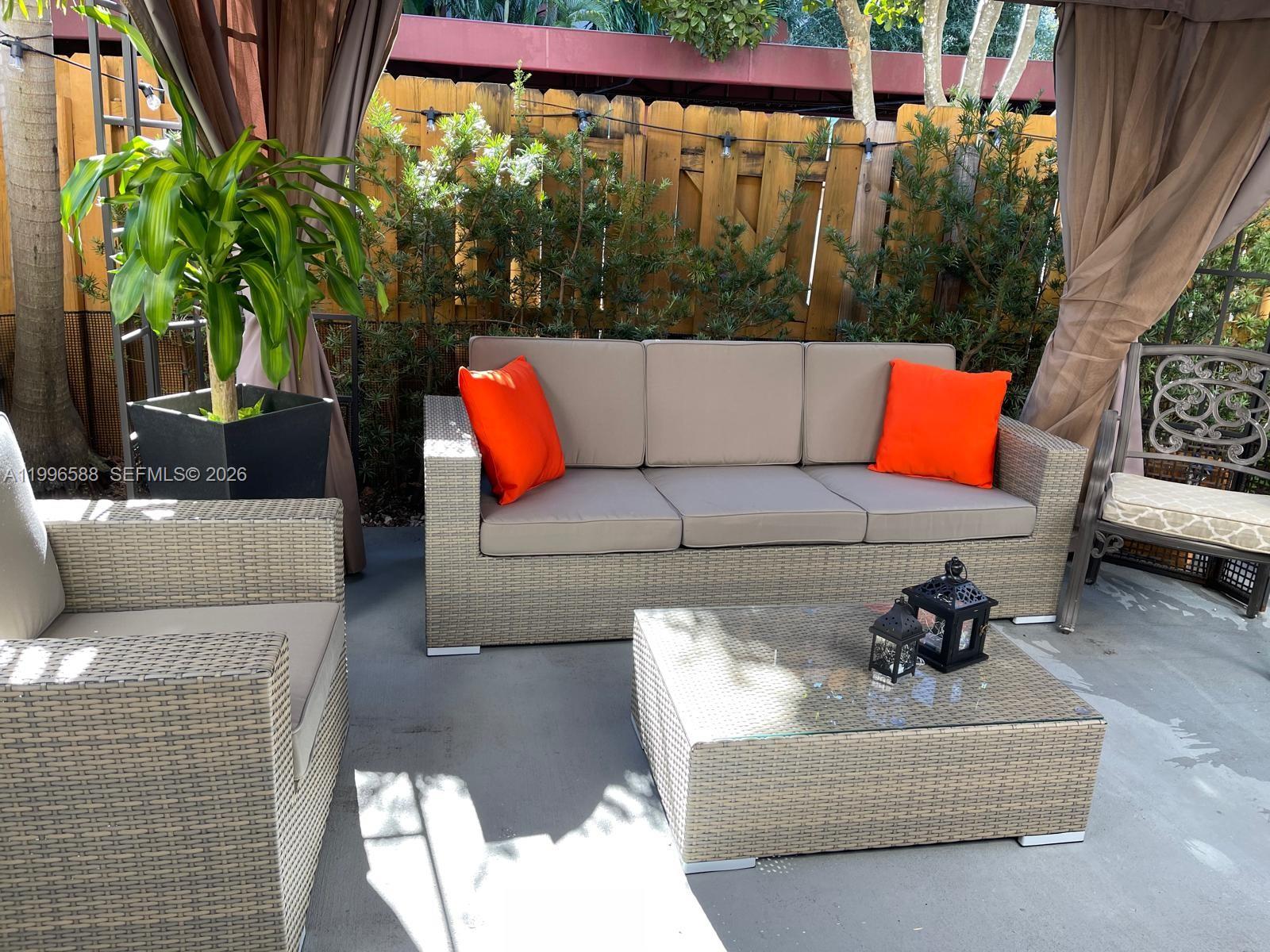 KENDALL VILLAGE TOWNVILLA - Residential