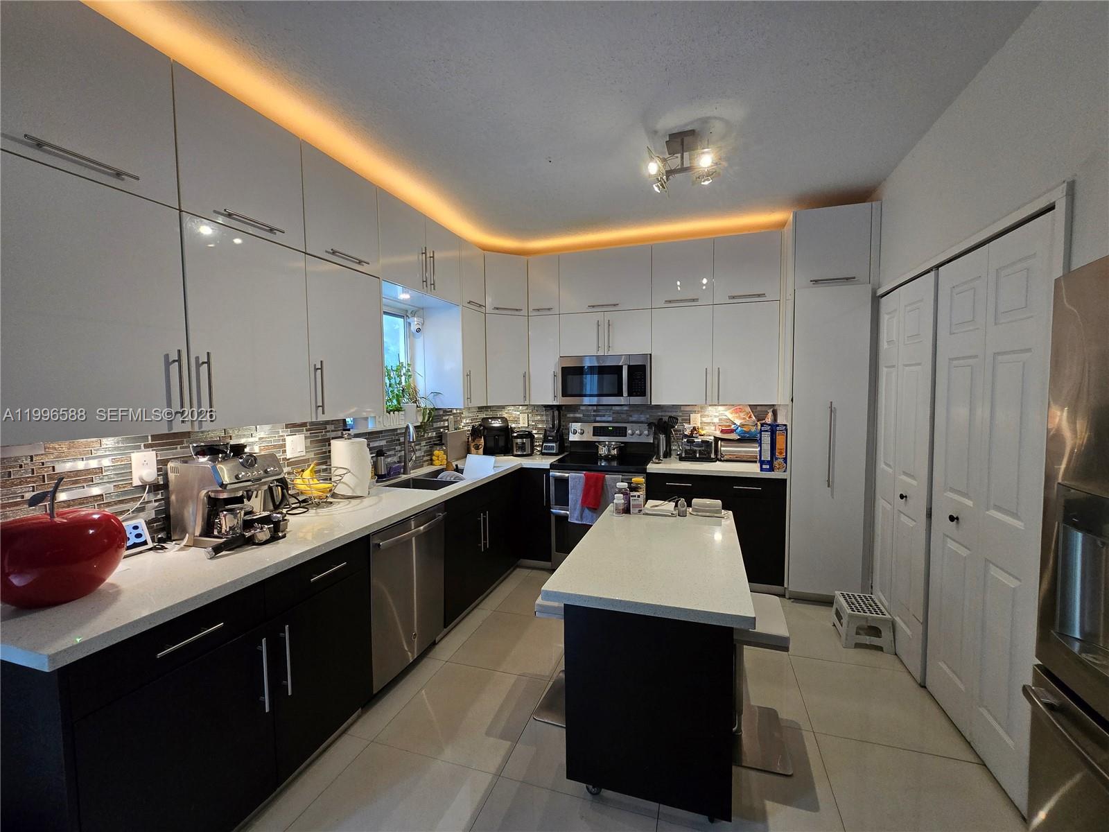 KENDALL VILLAGE TOWNVILLA - Residential
