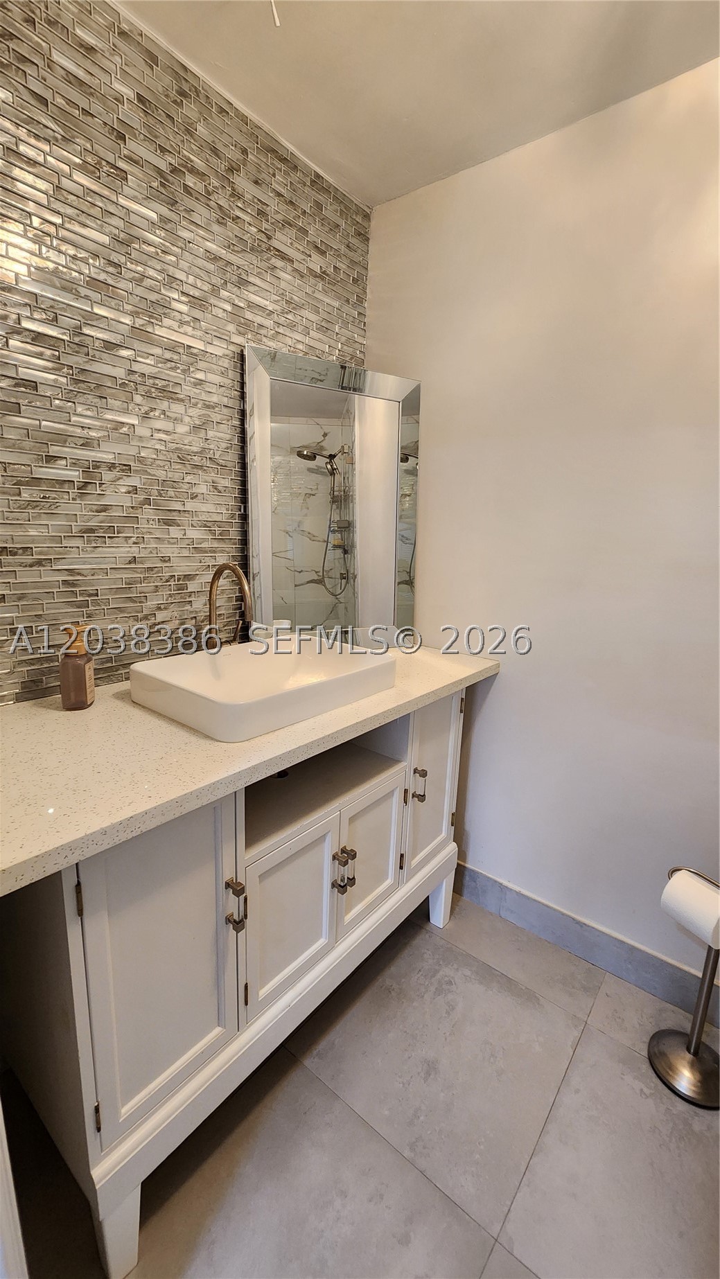 KINGS COURT WEST - Residential Lease