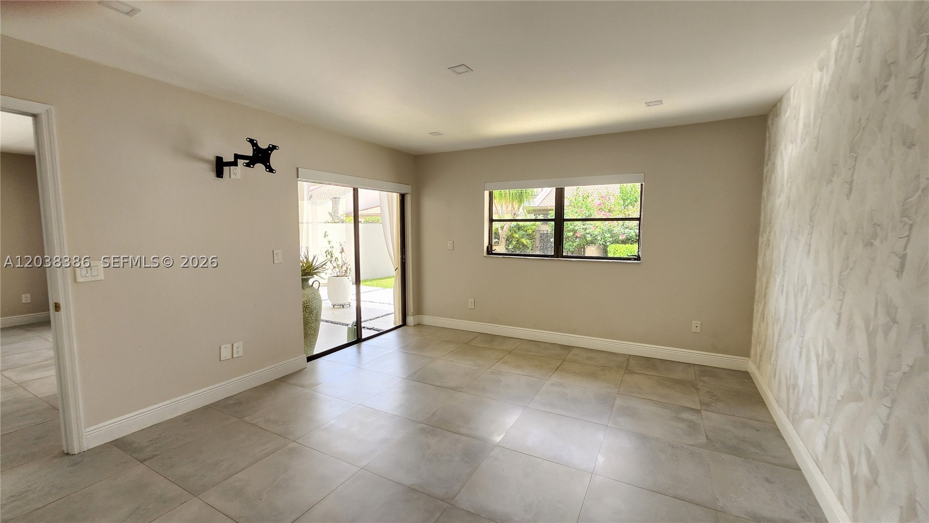 KINGS COURT WEST - Residential Lease