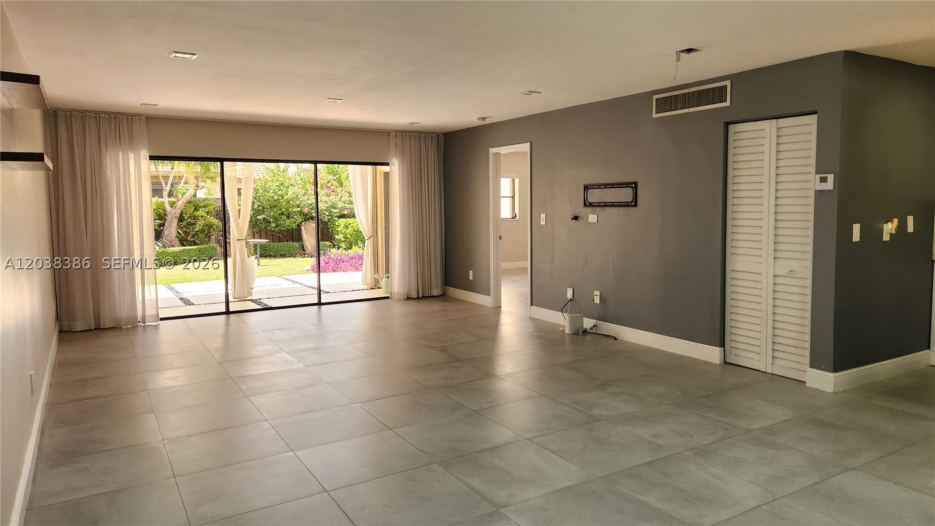 KINGS COURT WEST - Residential Lease