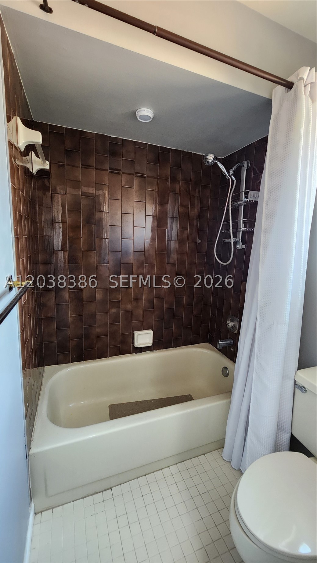 KINGS COURT WEST - Residential Lease