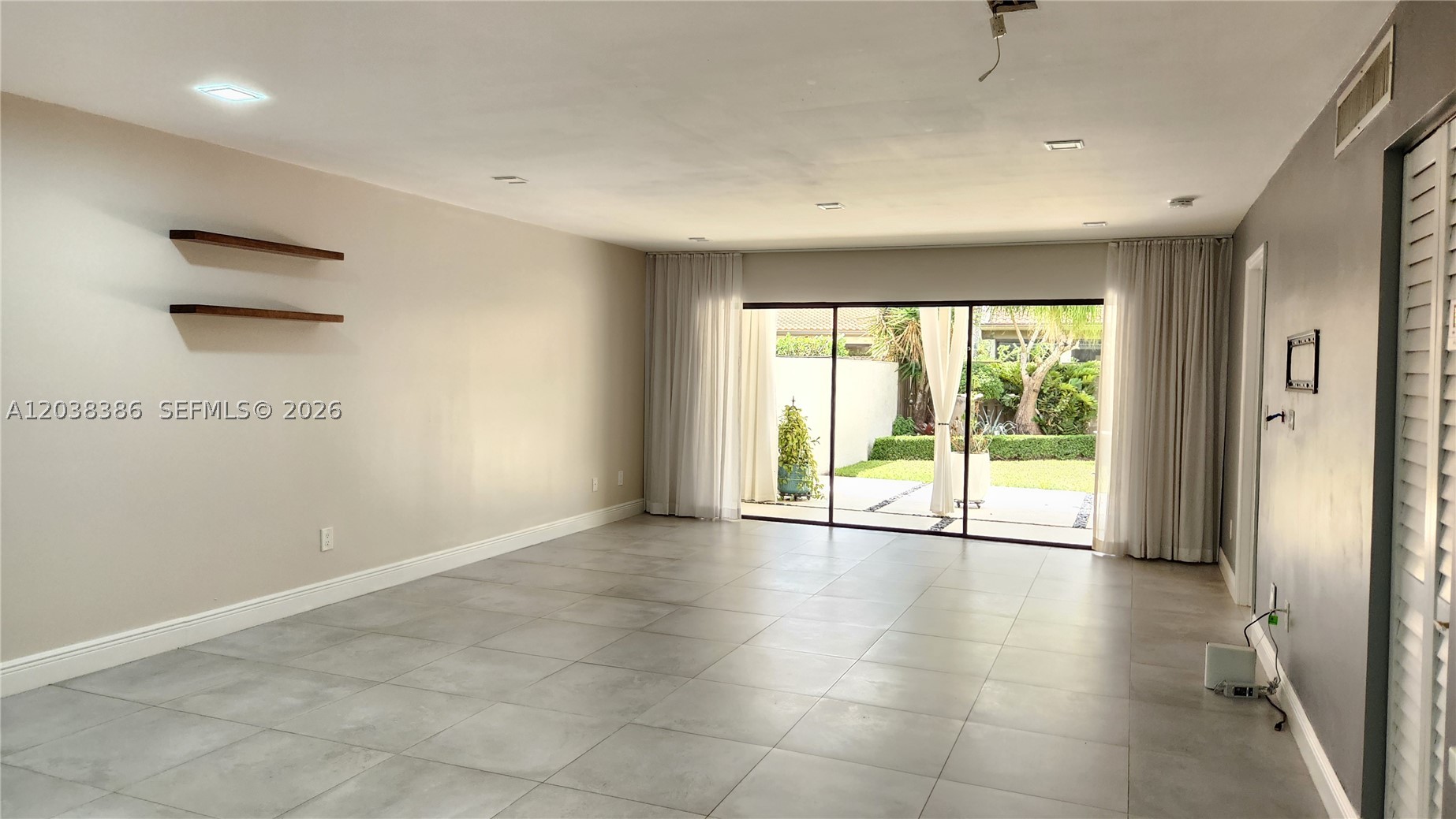 KINGS COURT WEST - Residential Lease