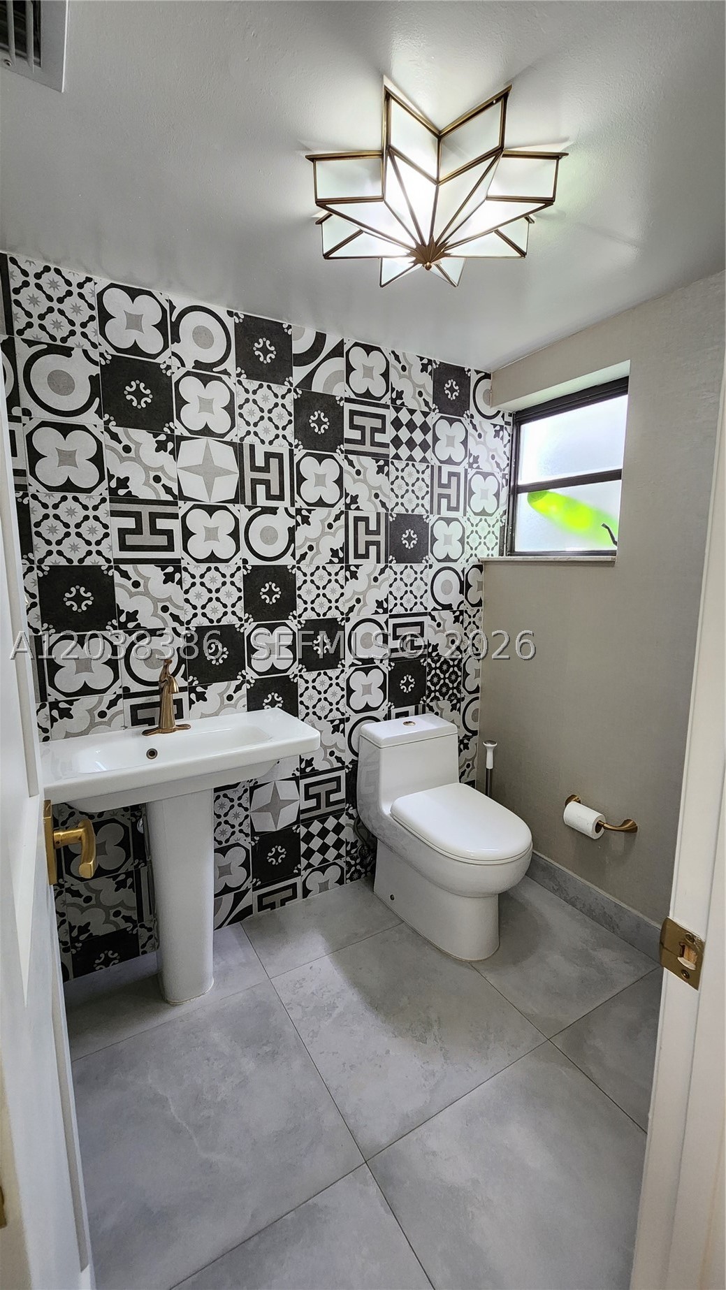 KINGS COURT WEST - Residential Lease