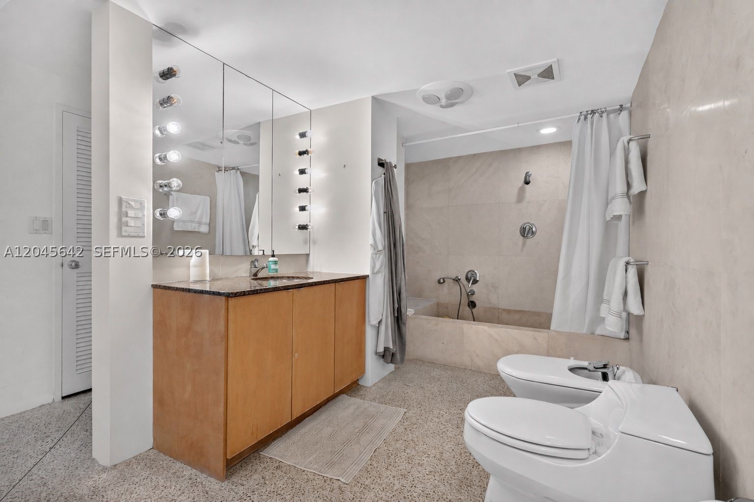 IMPERIAL HOUSE CONDO - Residential