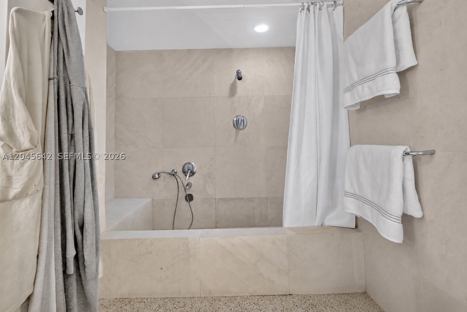 IMPERIAL HOUSE CONDO - Residential