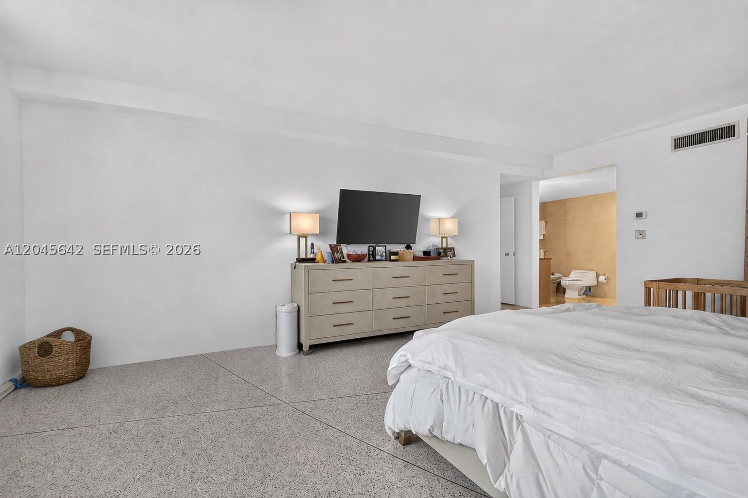 IMPERIAL HOUSE CONDO - Residential