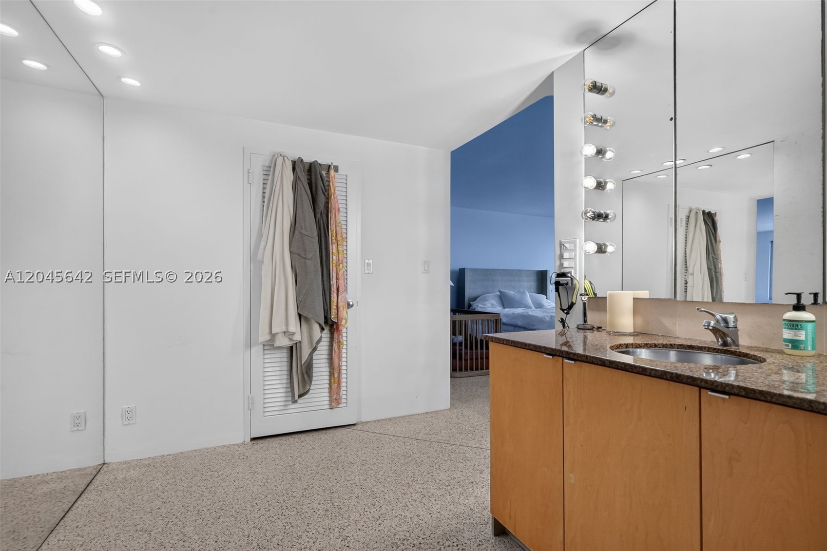 IMPERIAL HOUSE CONDO - Residential