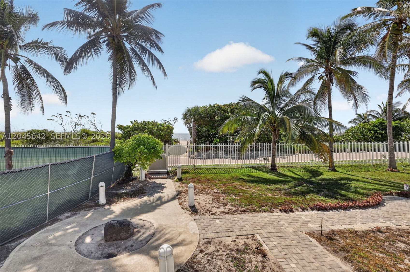 IMPERIAL HOUSE CONDO - Residential