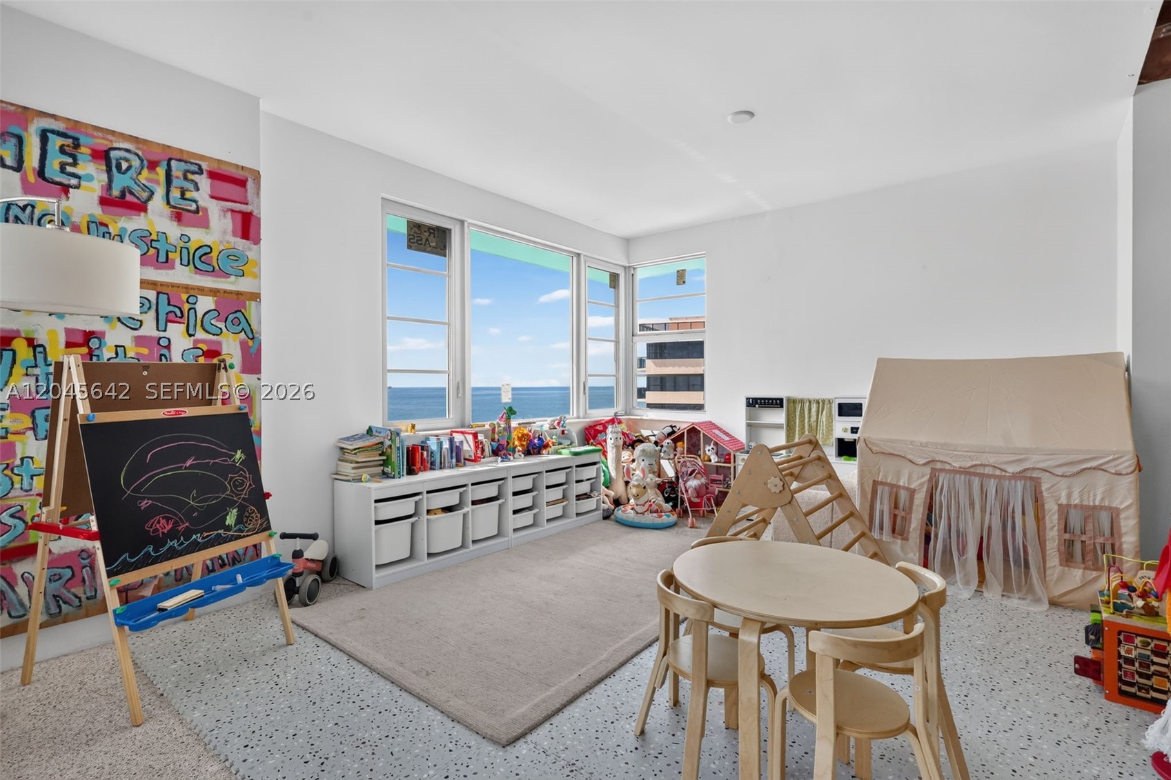 IMPERIAL HOUSE CONDO - Residential