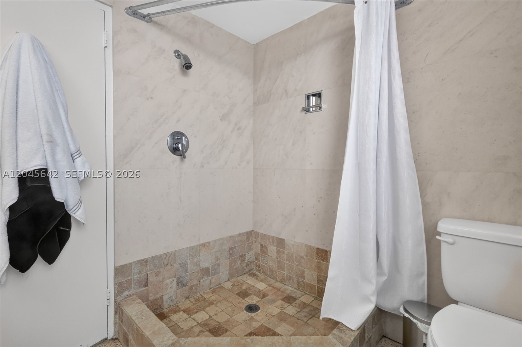 IMPERIAL HOUSE CONDO - Residential
