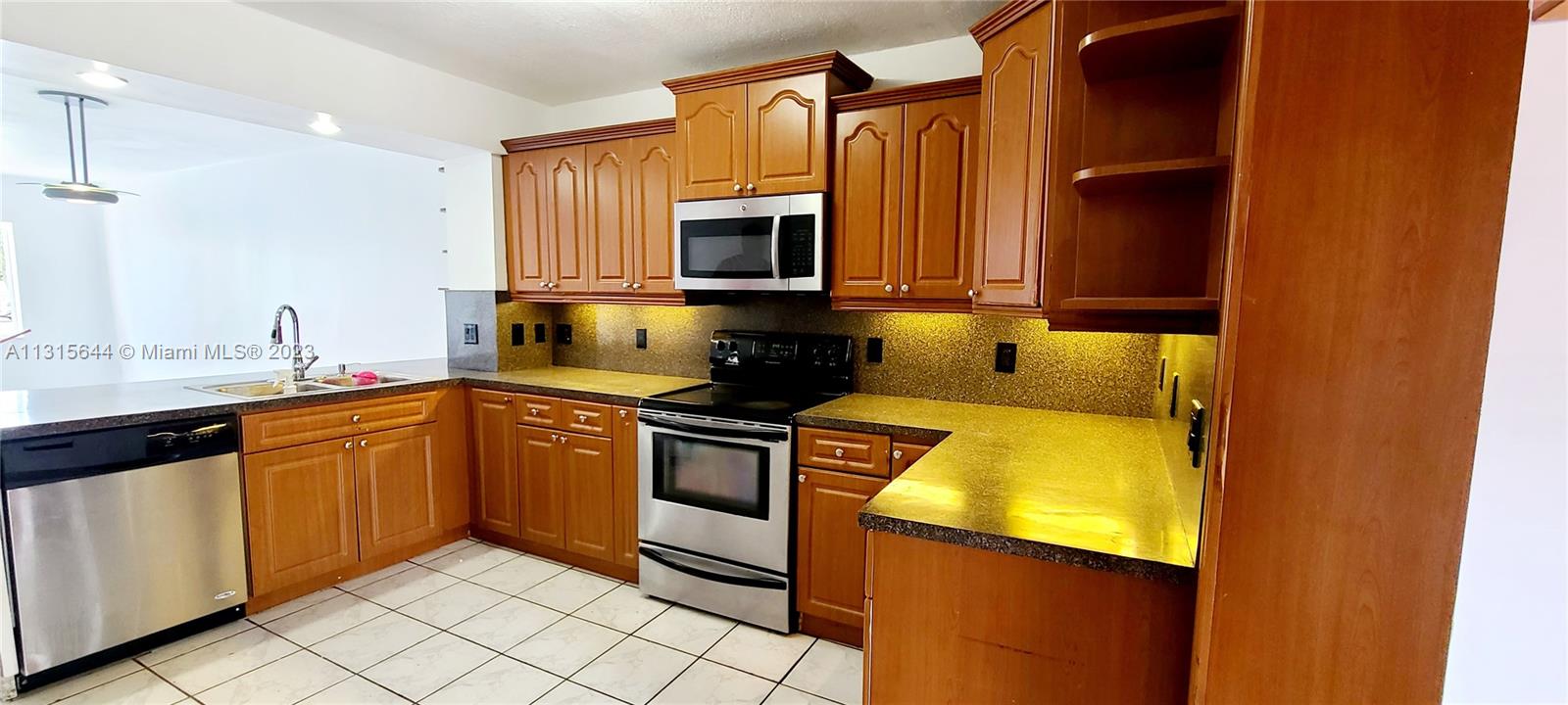 For rent 3/2 recently renovated. Large kitchen and large lot. Space for boats or RV. Tiki bar and Terrace. Has shutter accordion, shed. Fast approval.