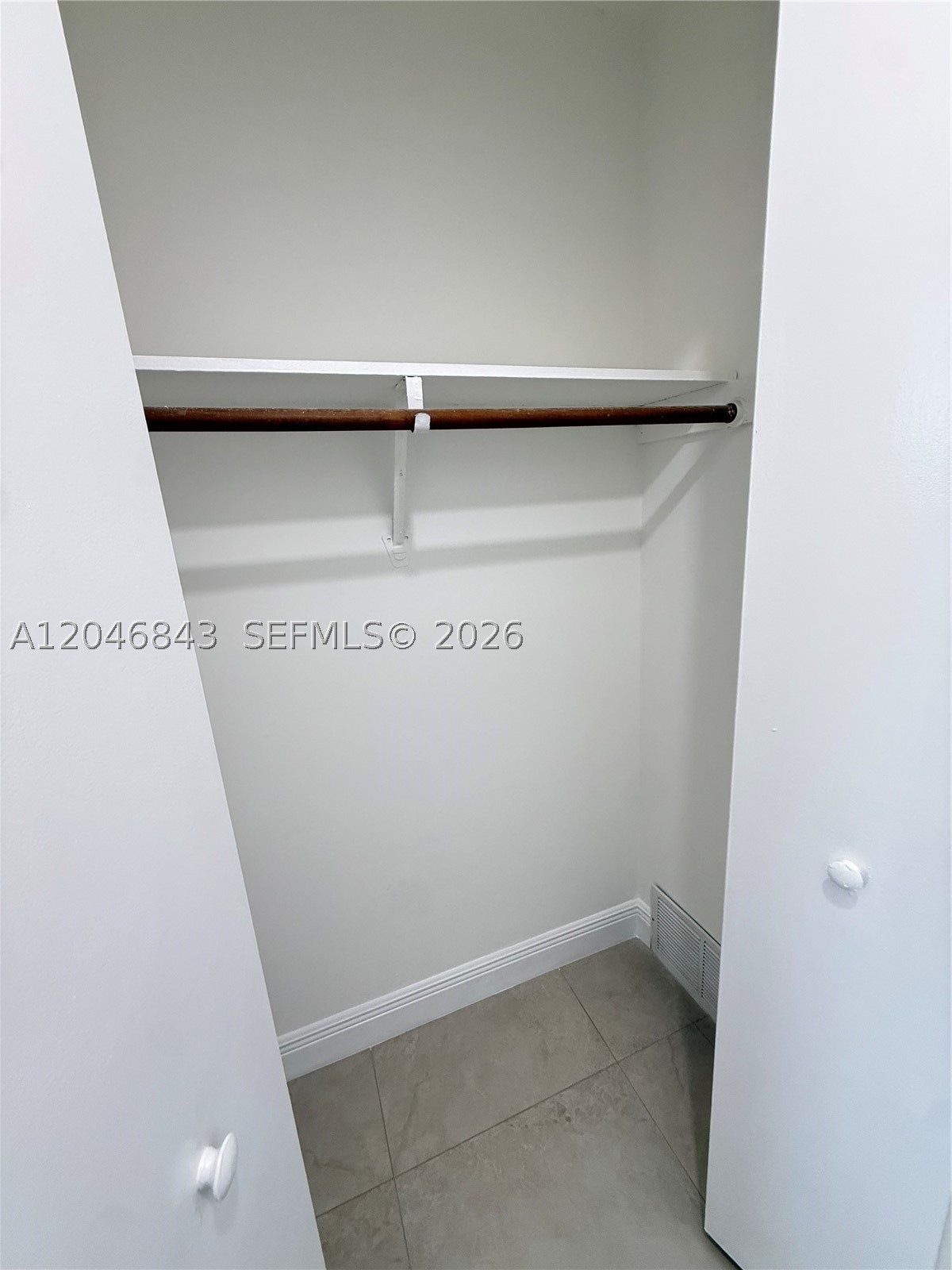 EL CONQUISTADOR SOUTH CON - Residential Lease