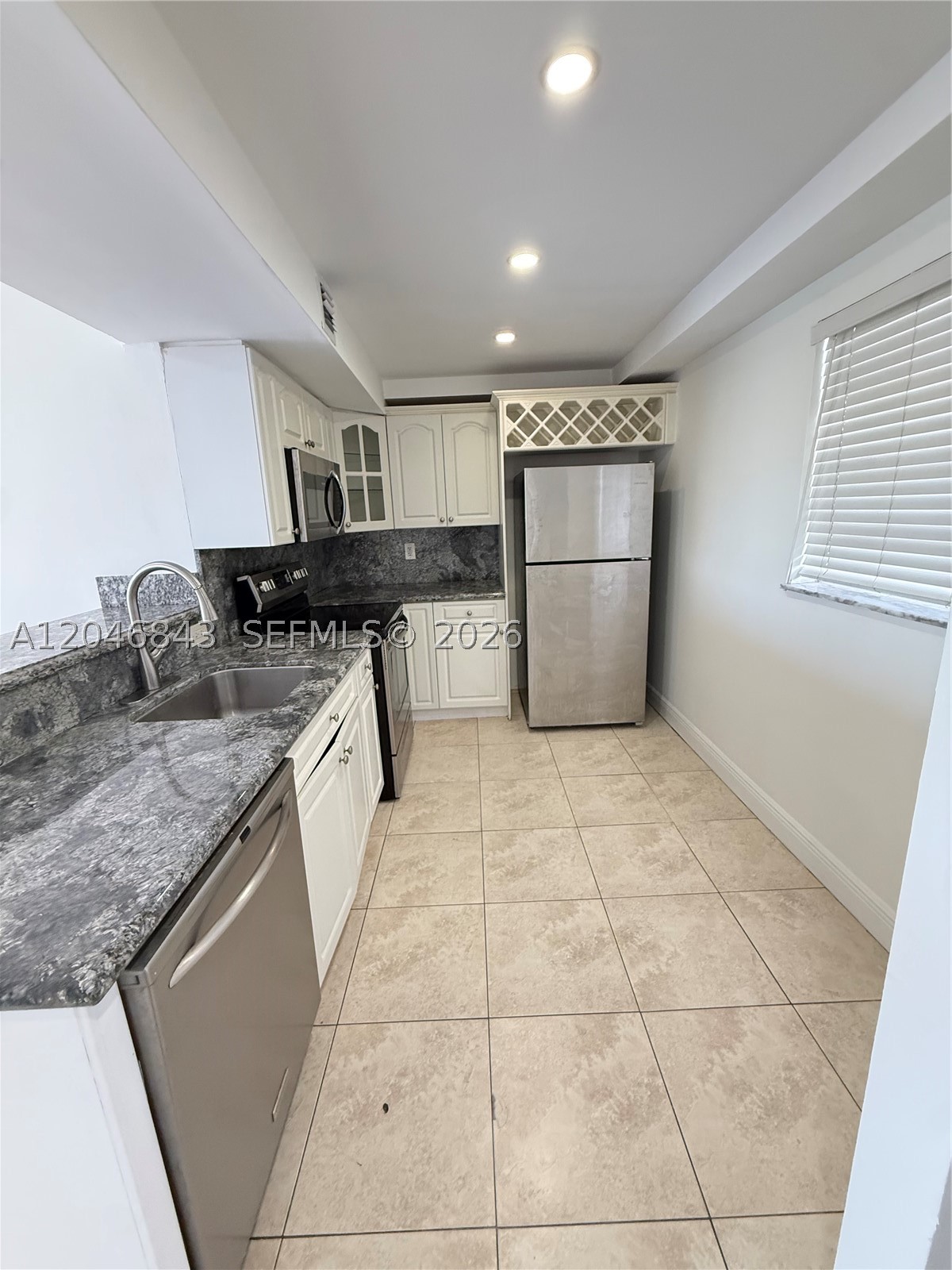 EL CONQUISTADOR SOUTH CON - Residential Lease