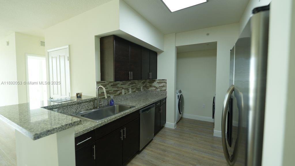 ENGLEWOOD NORTH - Residential Lease