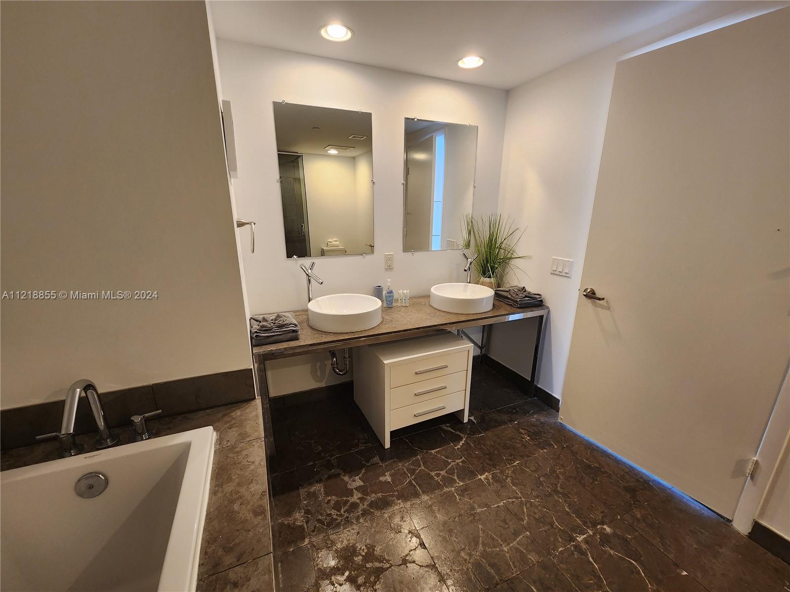 ICON BRICKELL CONDO - Residential