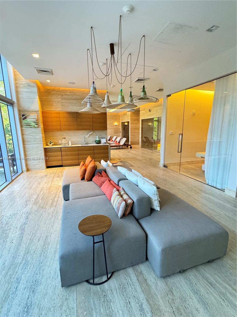 THE HARBOUR CONDO - Residential