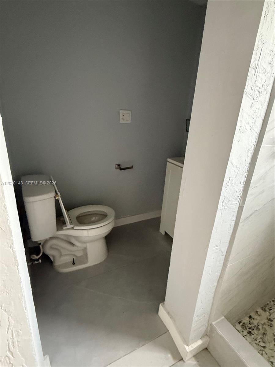 TOWN OF HALLANDALE B-13 - Residential Lease