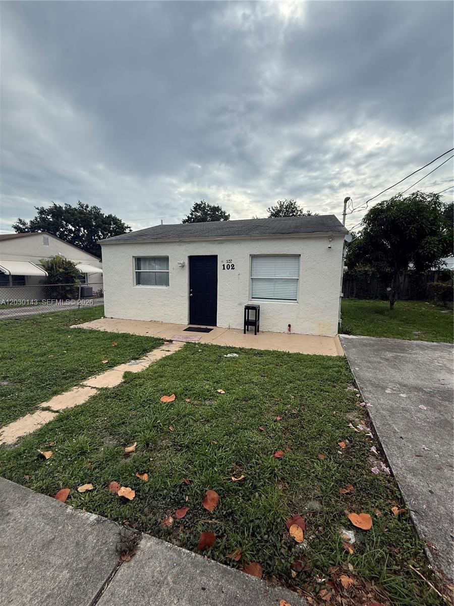 TOWN OF HALLANDALE B-13 - Residential Lease