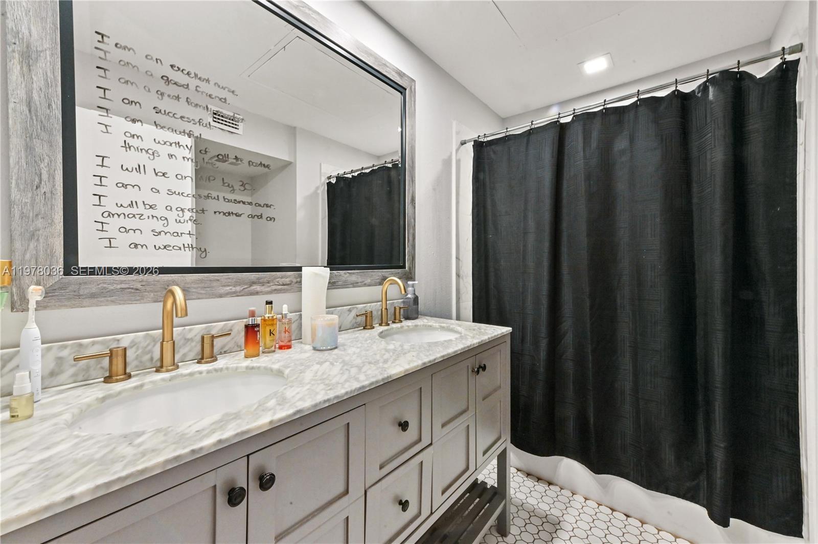 SAILBOAT POINTE CONDO - Residential