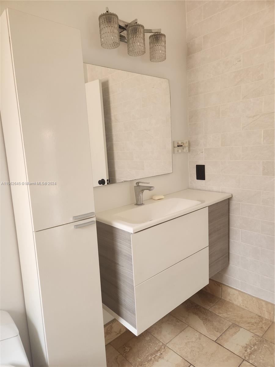 SPANISH LAKES 2ND ADDN - Residential Lease