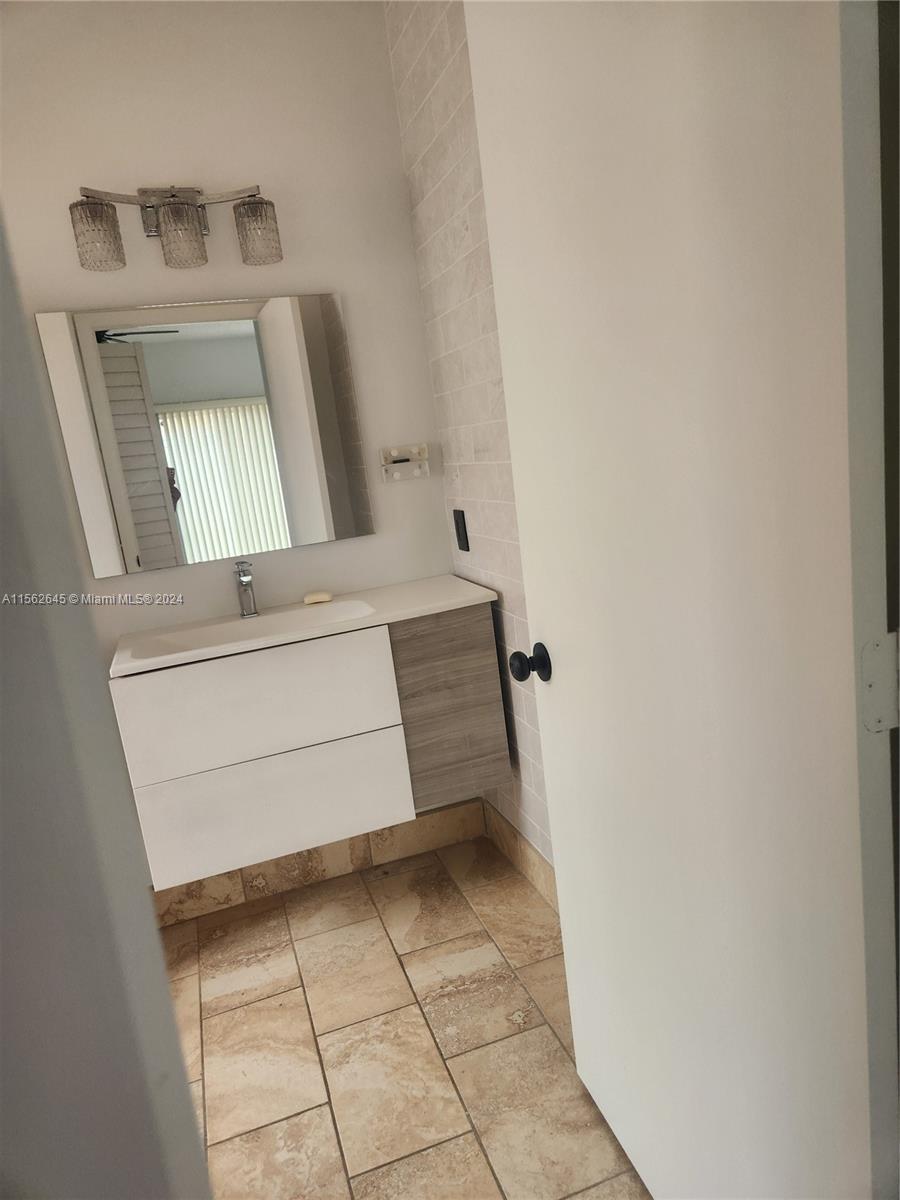 SPANISH LAKES 2ND ADDN - Residential Lease