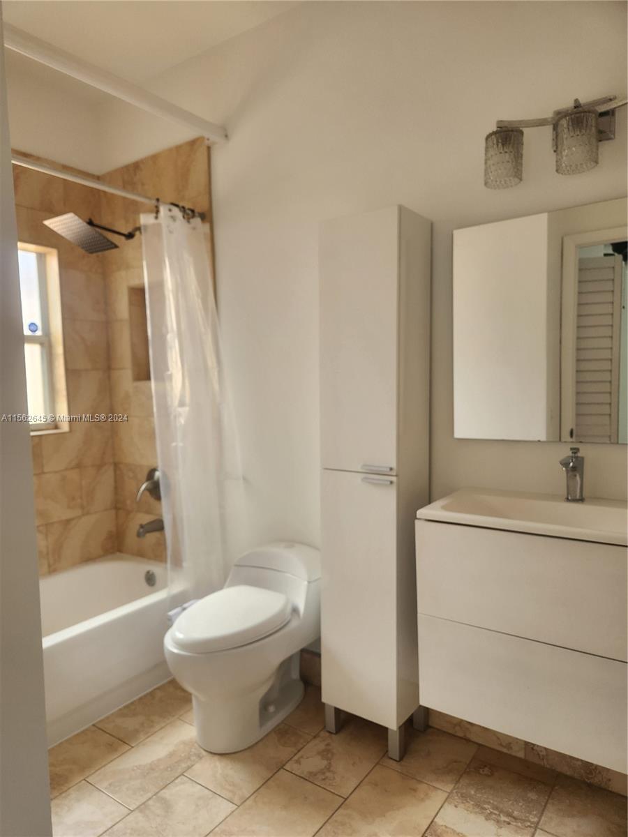 SPANISH LAKES 2ND ADDN - Residential Lease