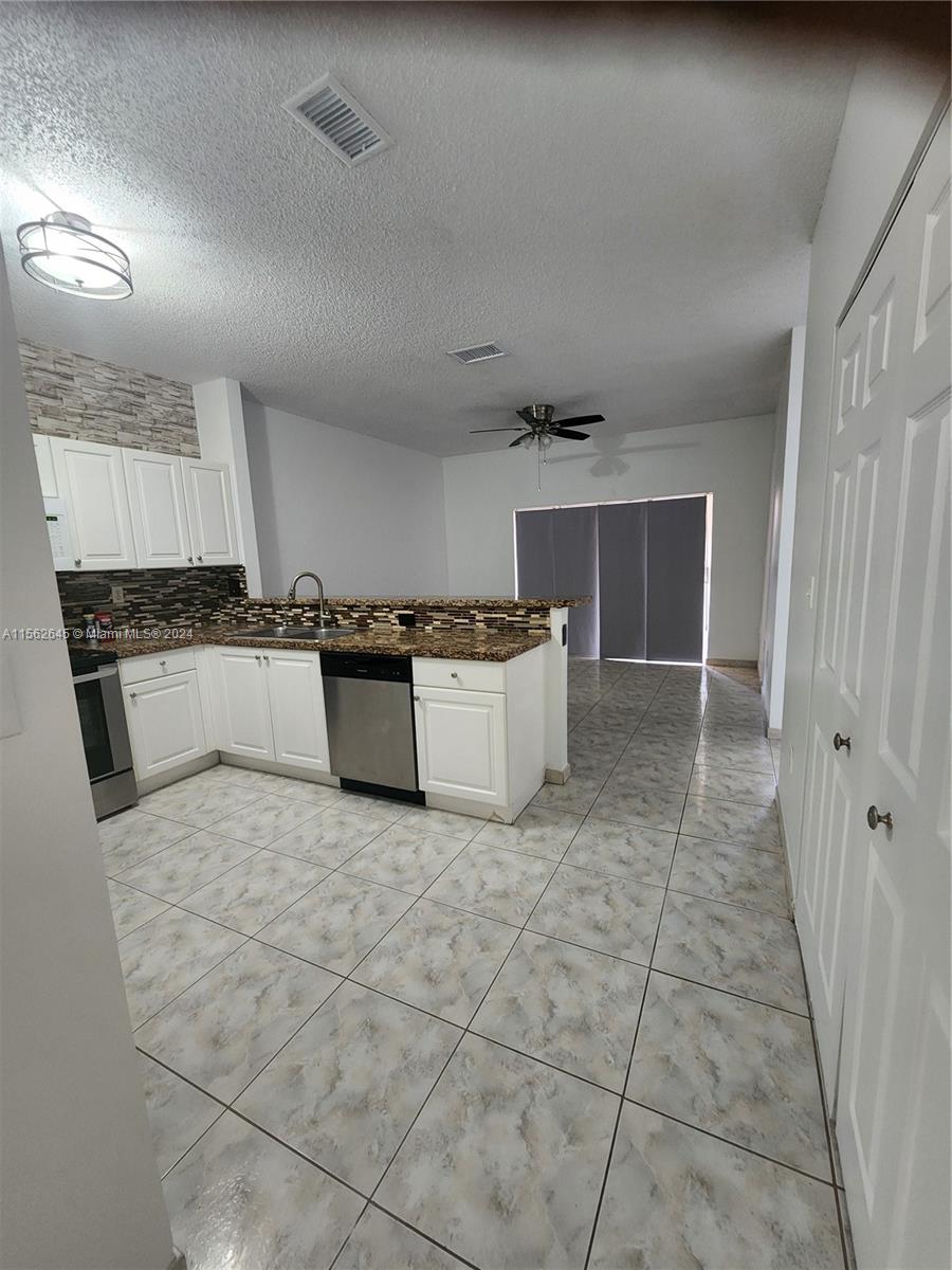 SPANISH LAKES 2ND ADDN - Residential Lease