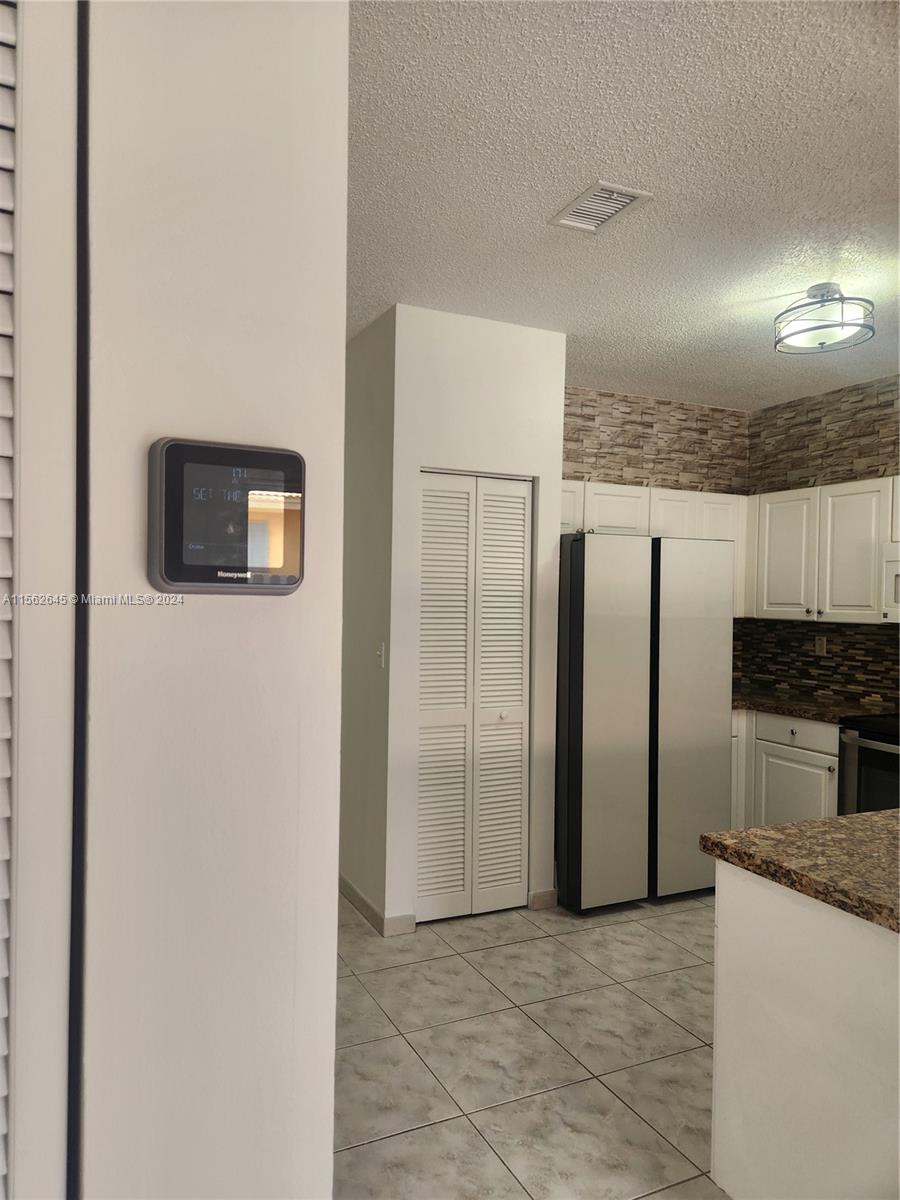 SPANISH LAKES 2ND ADDN - Residential Lease