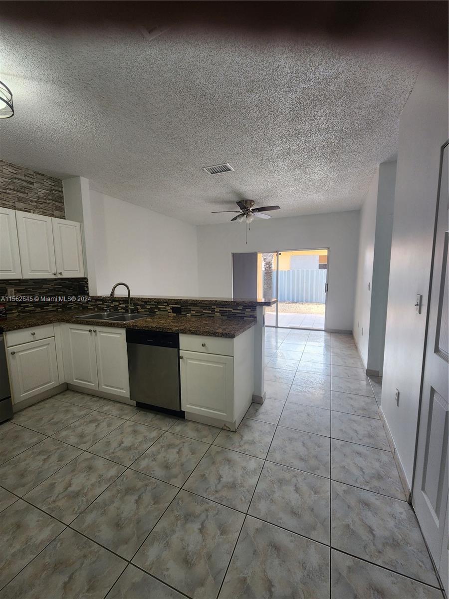 SPANISH LAKES 2ND ADDN - Residential Lease