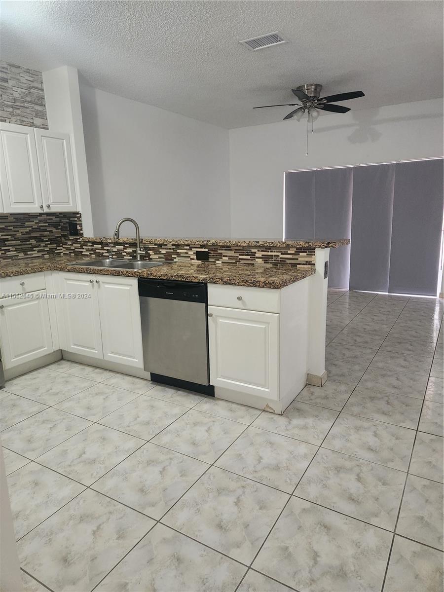 SPANISH LAKES 2ND ADDN - Residential Lease