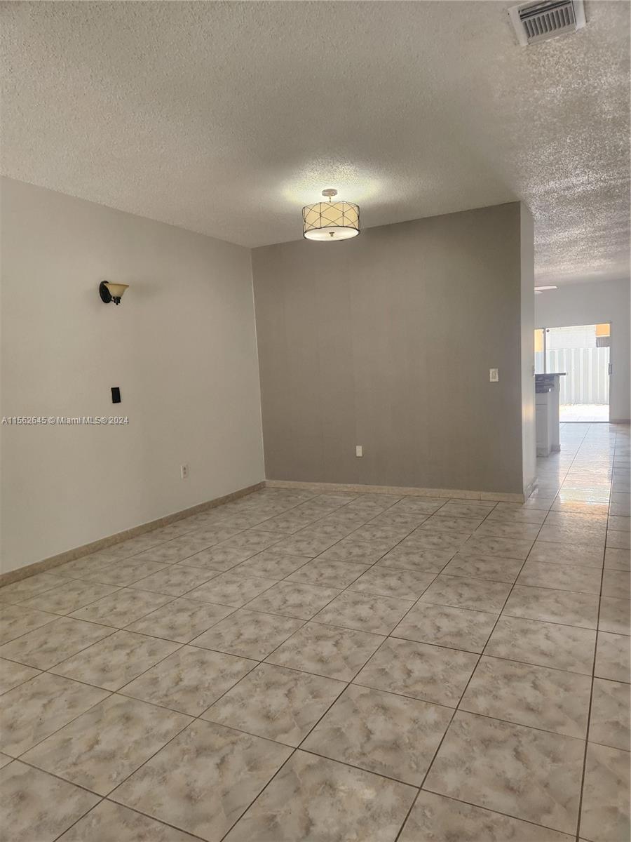 SPANISH LAKES 2ND ADDN - Residential Lease