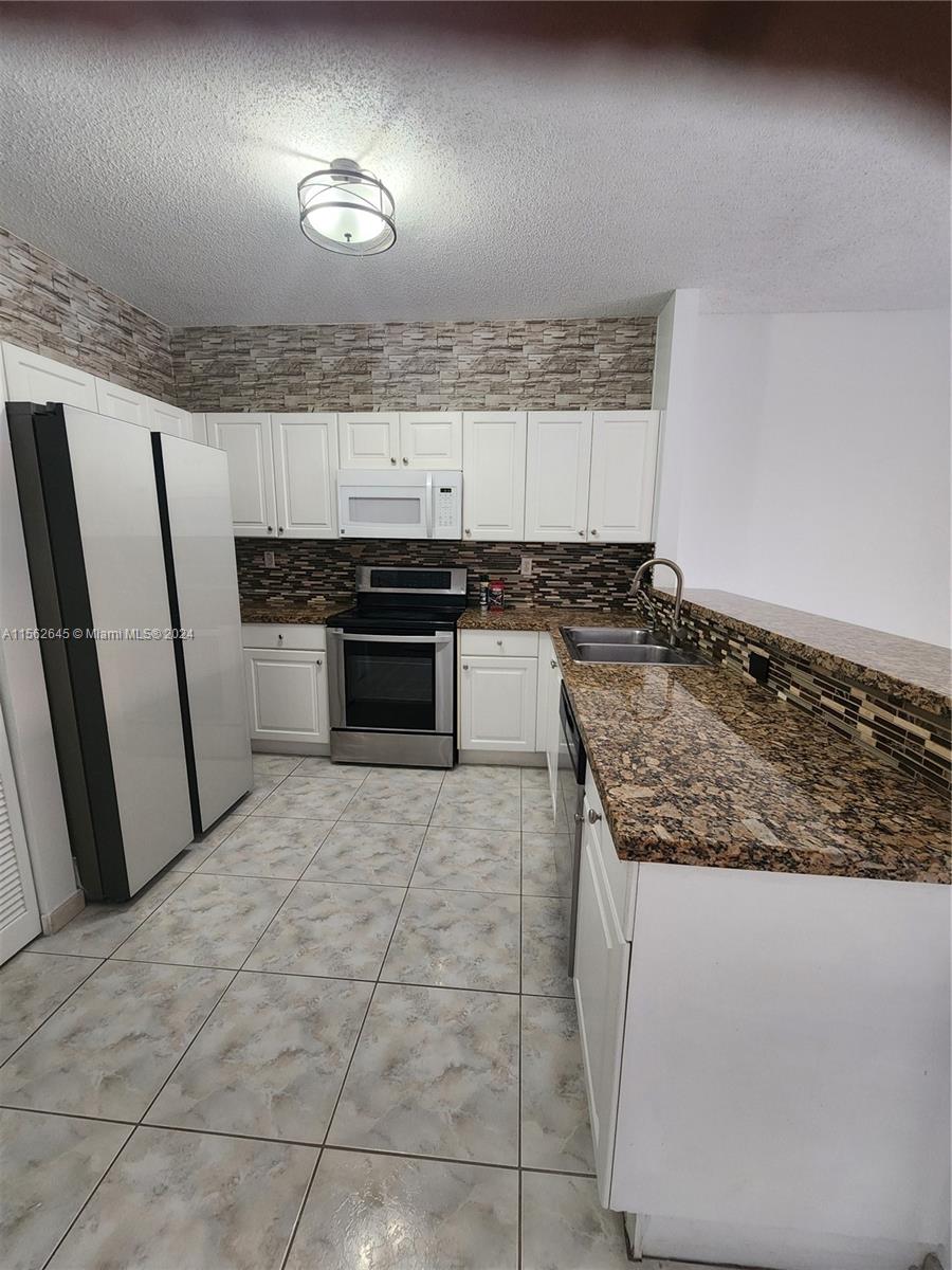 SPANISH LAKES 2ND ADDN - Residential Lease