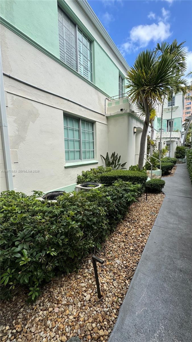 WHISPER CONDO - Residential