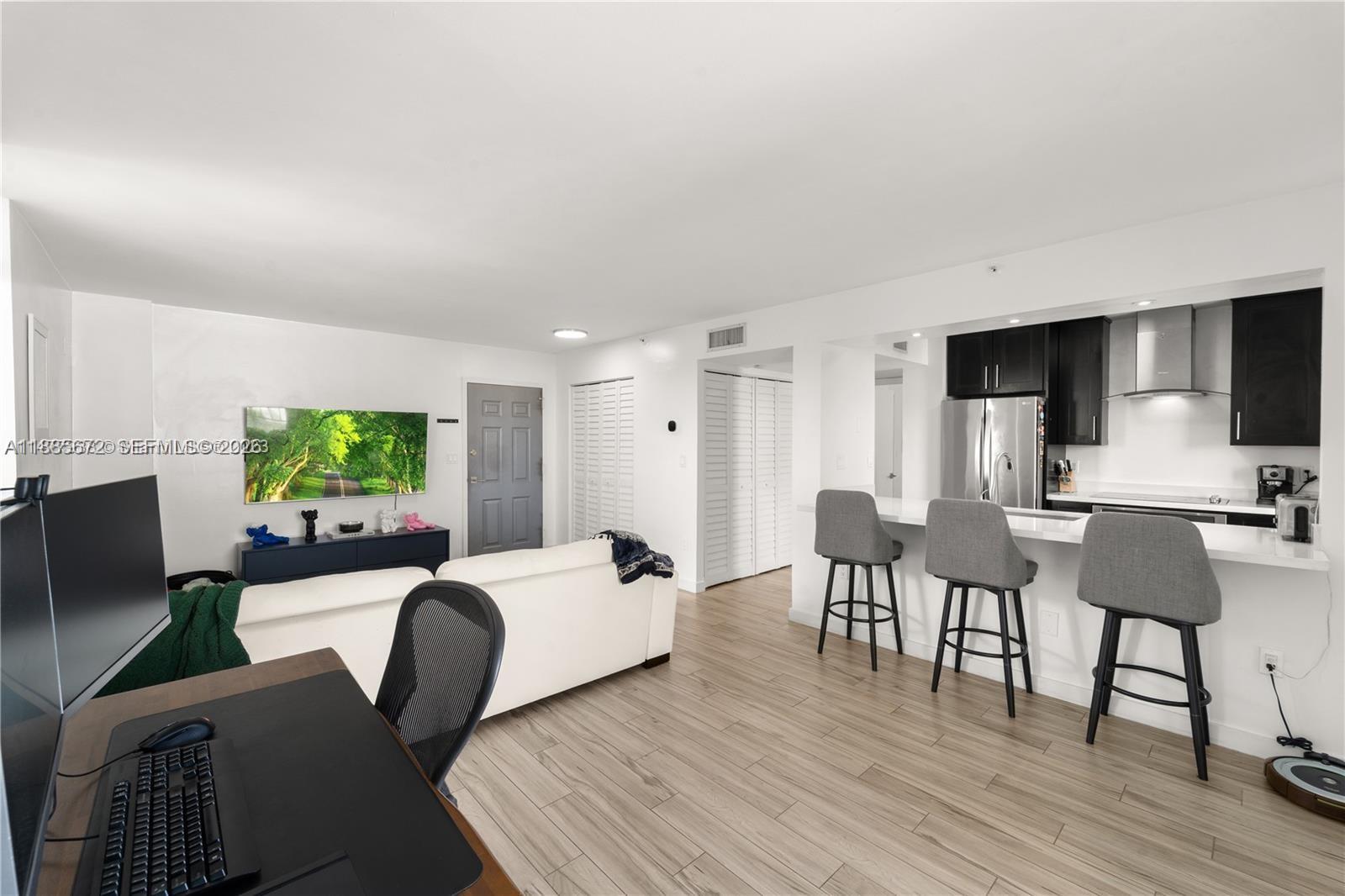 NIRVANA CONDO NO FIVE CON - Residential