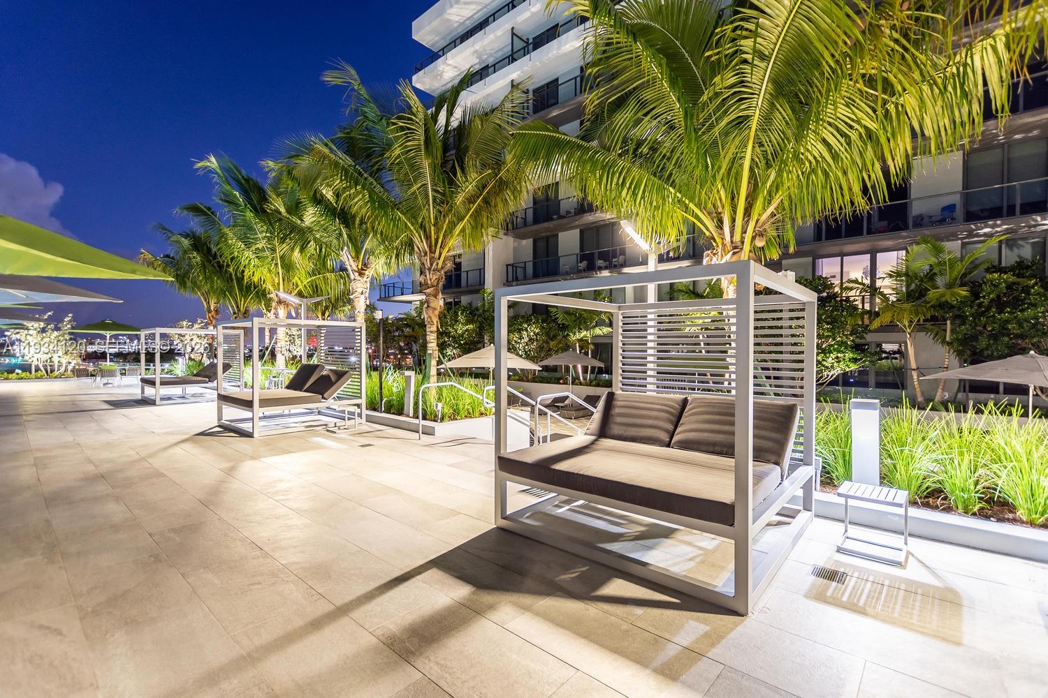 Aventura Park Square - Residential