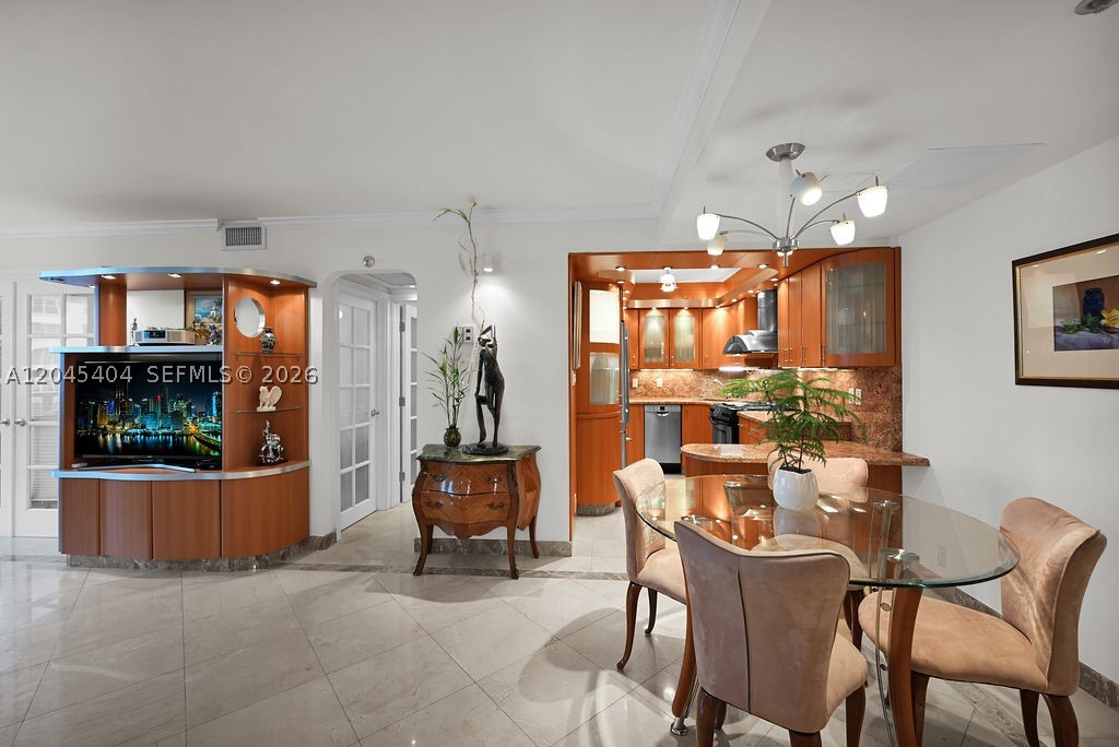 THE ALEXANDER CONDO - Residential
