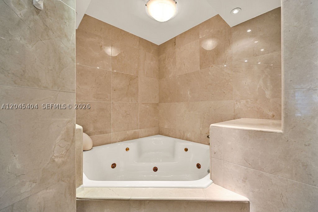 THE ALEXANDER CONDO - Residential