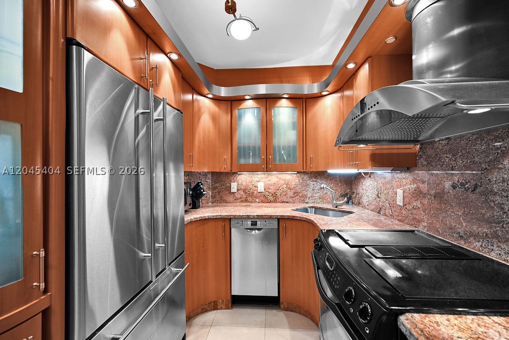 THE ALEXANDER CONDO - Residential