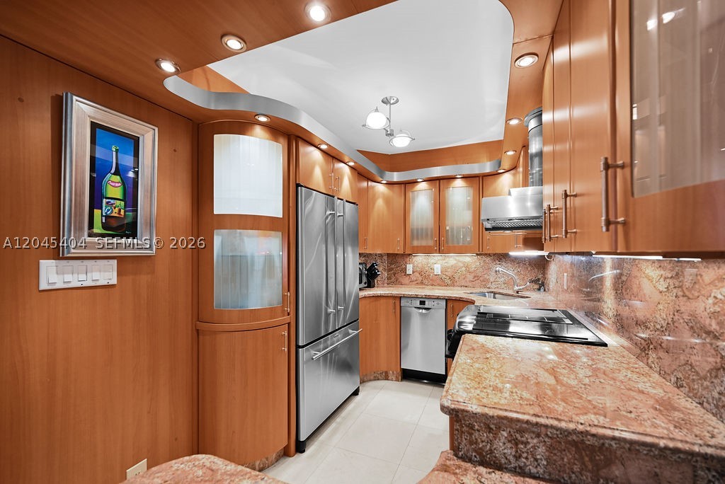 THE ALEXANDER CONDO - Residential