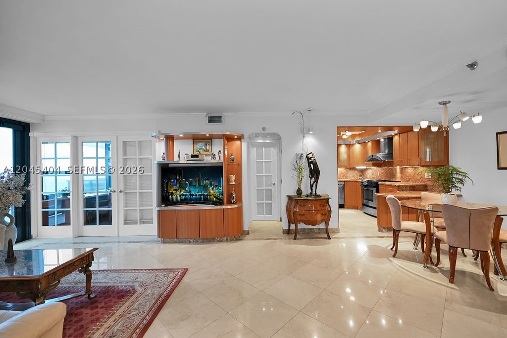 THE ALEXANDER CONDO - Residential